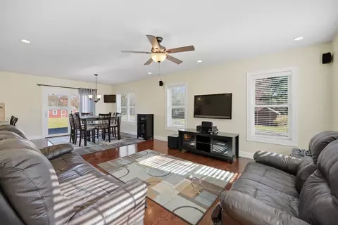 559 E State St, Granby, MA 01033 photo 11