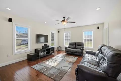 559 E State St, Granby, MA 01033 photo 9