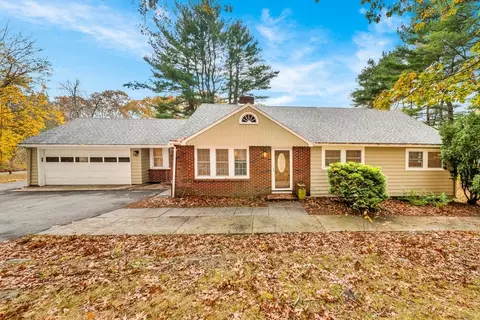11 Gould Rd, Andover, MA 01810