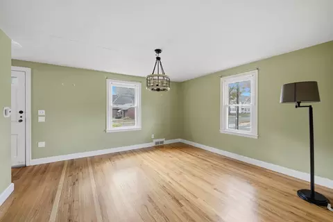 Living - 803 Armory St, Springfield, MA 01107 photo 4 of 5