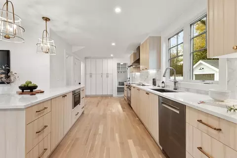 26 Pinewood Rd, Needham, MA 02492 photo 4