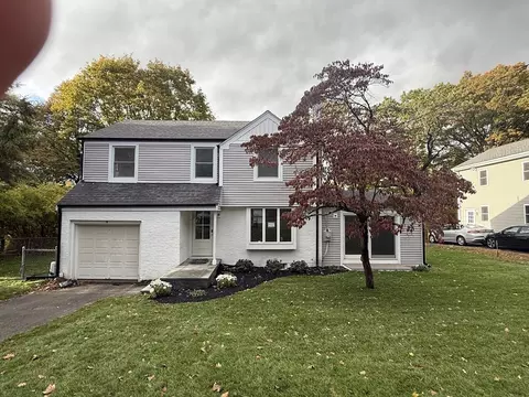 18 University Dr, Natick, MA 01760