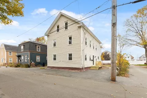12 Thorndike St, Salem, MA 01970