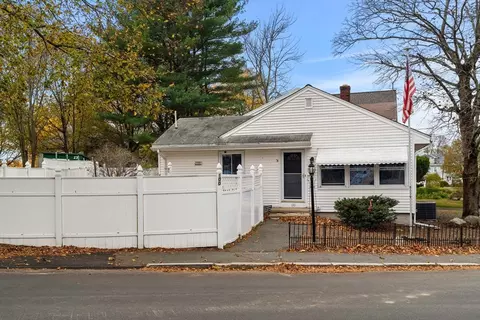 100 Burpee Rd, Swampscott, MA 01907