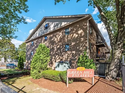 80 Stanton St #14, Worcester, MA 01605
