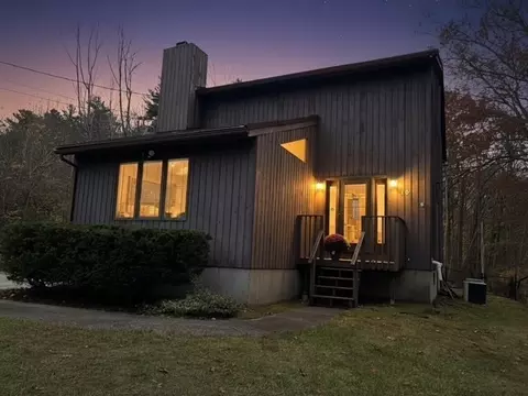 16 Garland Ave, Pittsfield, MA 01201