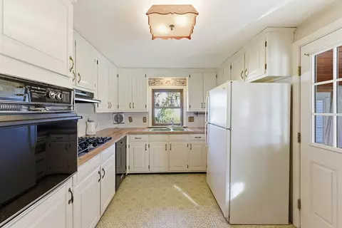 56 Hadley St, Springfield, MA 01118 photo 6