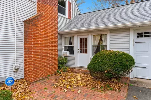 56 Hadley St, Springfield, MA 01118 photo 3