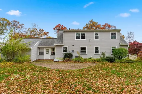 56 Hadley St, Springfield, MA 01118 photo 2