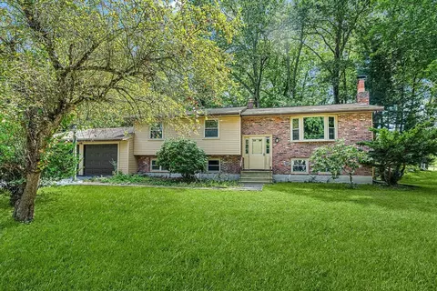 6 Sierra Dr, Chelmsford, MA 01824