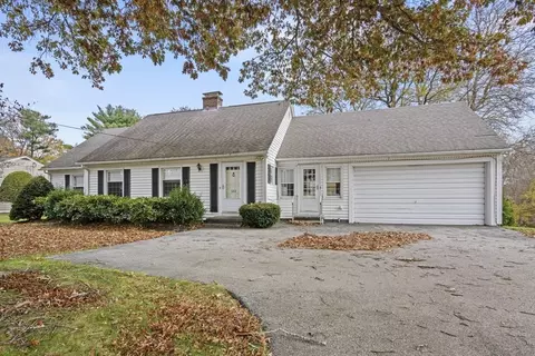 Exterior - 133 Thompson Rd, Webster, MA 01570 photo 2 of 6