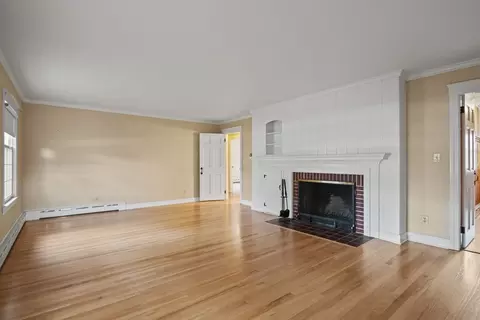 Living - 133 Thompson Rd, Webster, MA 01570 photo 2 of 9