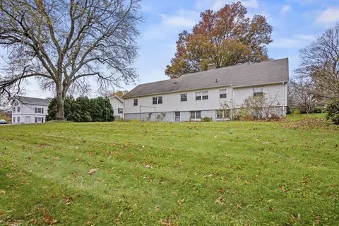 Exterior - 133 Thompson Rd, Webster, MA 01570 photo 4 of 6
