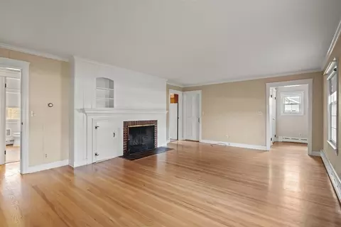 Living - 133 Thompson Rd, Webster, MA 01570 photo 5 of 9