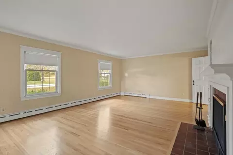 Living - 133 Thompson Rd, Webster, MA 01570 photo 4 of 9