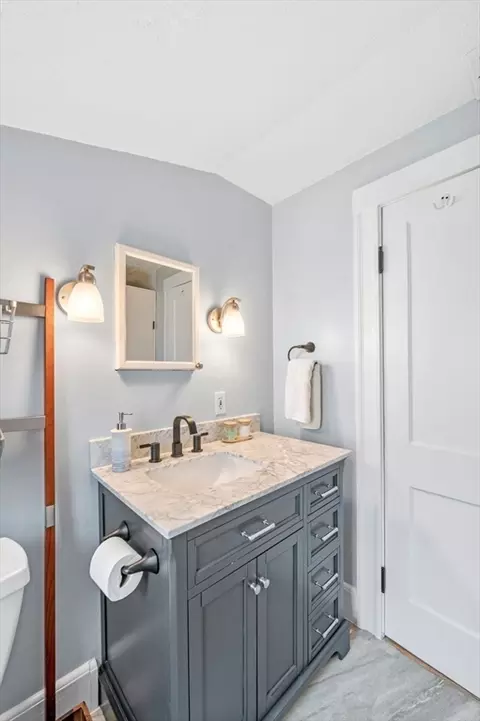 Bath - 16 Lyman St, Beverly, MA 01915 photo 2 of 3
