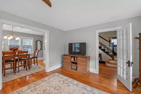 Entry Way - 16 Lyman St, Beverly, MA 01915 photo 2 of 3