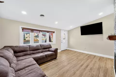 Living - 49 Mohegan Ave, Springfield, MA 01151 photo 2 of 2