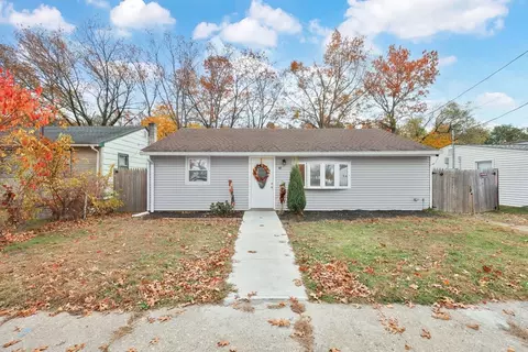 Exterior - 49 Mohegan Ave, Springfield, MA 01151 photo 2 of 4