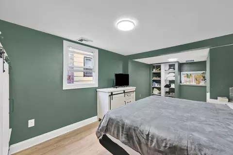 Bedroom - 49 Mohegan Ave, Springfield, MA 01151 photo 4 of 4