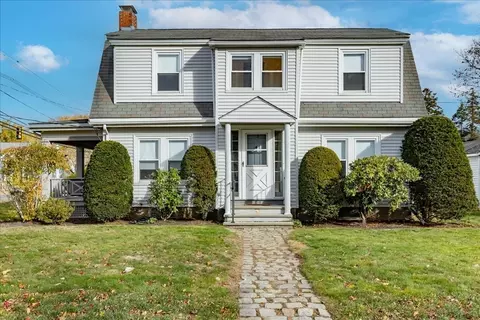 2 Martin St, Marblehead, MA 01945
