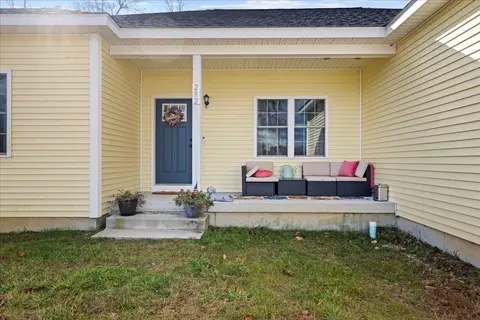 292 Cournoyer Blvd, Southbridge, MA 01550
