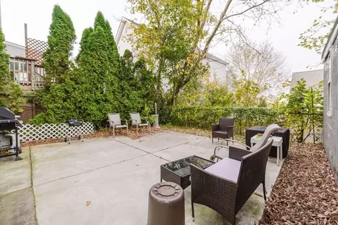 Exterior - 404 Bradford Ave, Fall River, MA 02721 photo 3 of 4