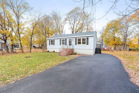 38 Brattle St, Athol, MA 01331