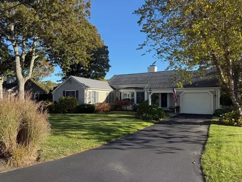 91 Chipping Green Cir, Yarmouth, MA 02664