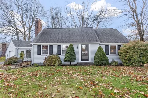 61 Postgate Rd, Hamilton, MA 01982