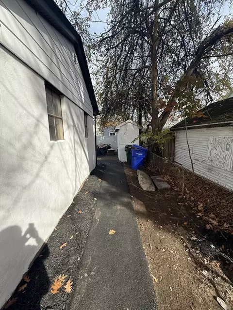181 Freeman Ter, Springfield, MA 01104 photo 13