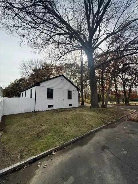 181 Freeman Ter, Springfield, MA 01104 photo 5
