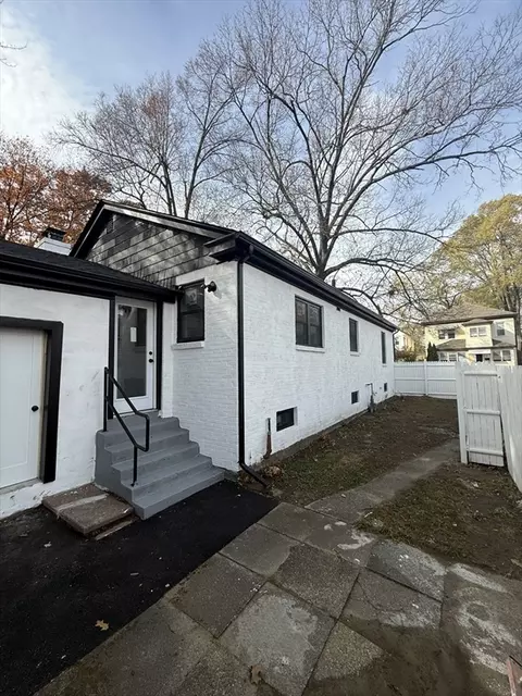 181 Freeman Ter, Springfield, MA 01104 photo 10