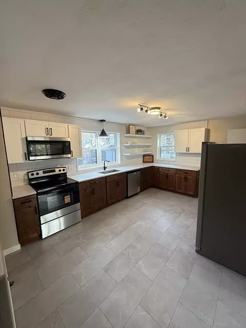 181 Freeman Ter, Springfield, MA 01104 photo 17