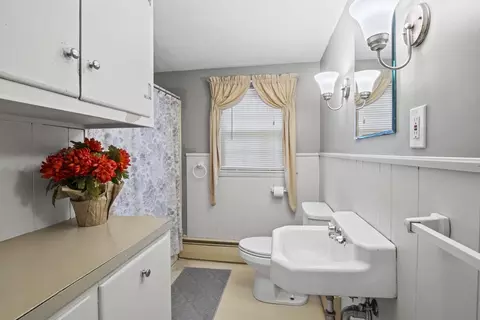 Bath - 78 2nd Island Rd, Webster, MA 01570 photo 1 of 1