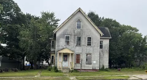 414 South St, Holyoke, MA 01040
