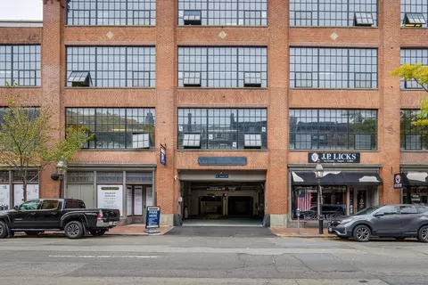 144 Charles St #SPC 2-36, Boston, MA 02114