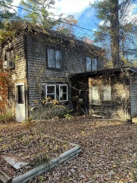 14 Wisteria St, Lakeville, MA 02347