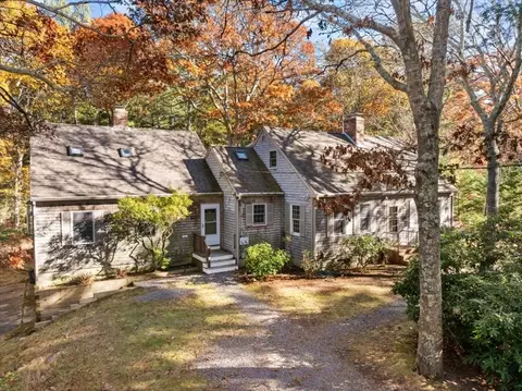 515 County Rd, Pocasset, MA 02559