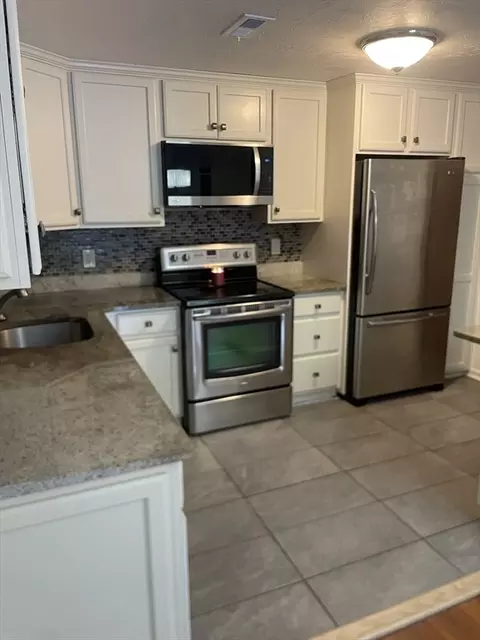 356 Neponset St #E, Canton, MA 02021