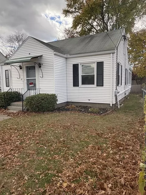 82 Waldorf St, Springfield, MA 01109 photo 2
