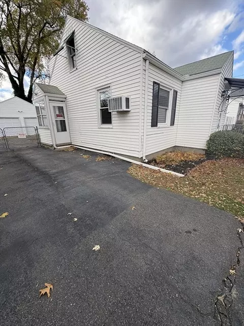 82 Waldorf St, Springfield, MA 01109 photo 3