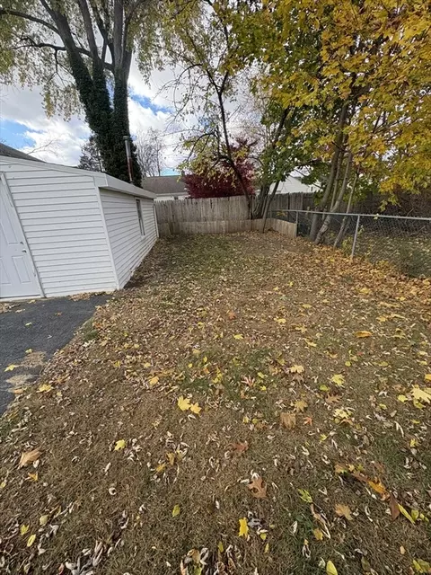 82 Waldorf St, Springfield, MA 01109 photo 7