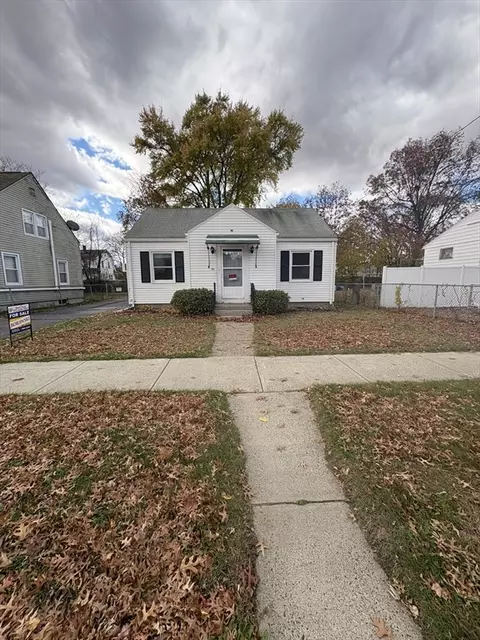 82 Waldorf St, Springfield, MA 01109 photo 4