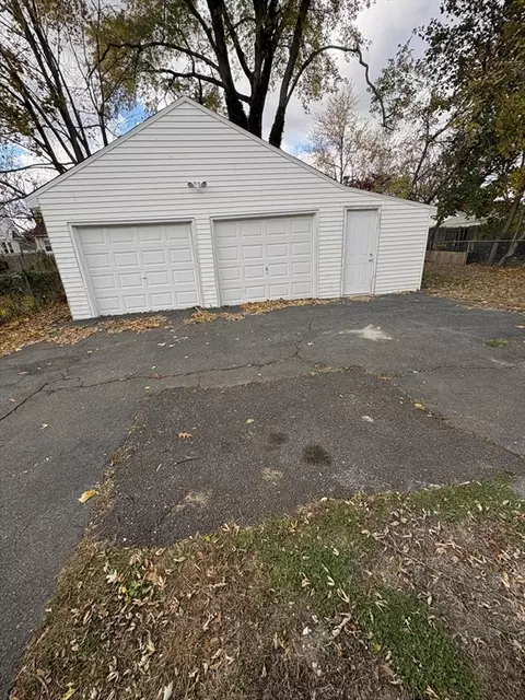 82 Waldorf St, Springfield, MA 01109 photo 5