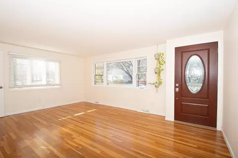 41 Queensbury Dr, Springfield, MA 01129 photo 2