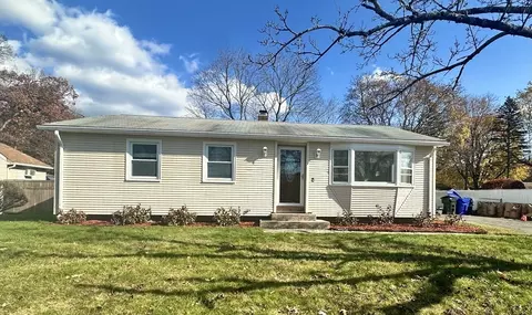 41 Queensbury Dr, Springfield, MA 01129