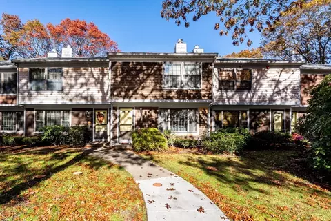 195 Falmouth Rd #9D, Mashpee, MA 02649