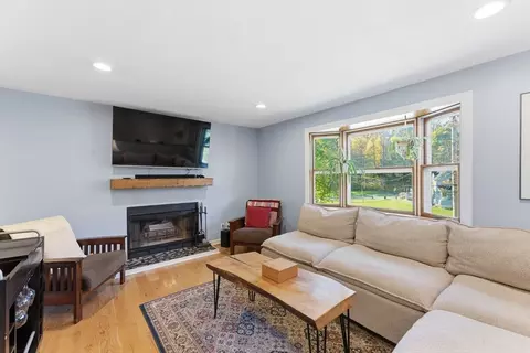 162 Pendleton Ave, Chicopee, MA 01020 photo 4