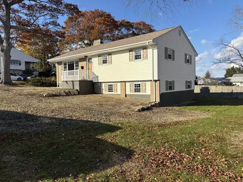 88 Kenyon Rd, Tiverton, RI 02878